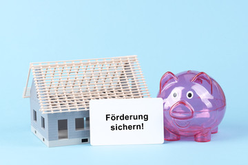 Rohbau mit einem Schild Förderung sichern