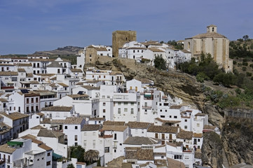 Fototapeta na wymiar Spain, Andalusia, village of Setenil de las Bodegas on the Ruta de los Pueblos Blancos, white villages road