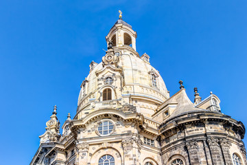 Fototapeta na wymiar Frauenkirche am Neumarkt in der Altstadt von Dresden