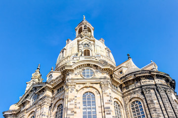 Fototapeta na wymiar Frauenkirche am Neumarkt in der Altstadt von Dresden