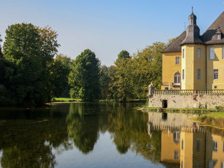 Fototapeta na wymiar Gartenparty im Schlossgarten