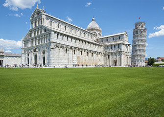 Fototapeta na wymiar Leaning tower of Pisa, Italy