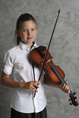pretty girl playing violin