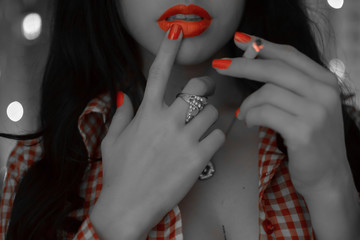 labios sensuales con cigarrillo