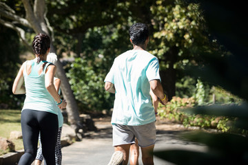 Obraz premium Marathon athletes walking in the park