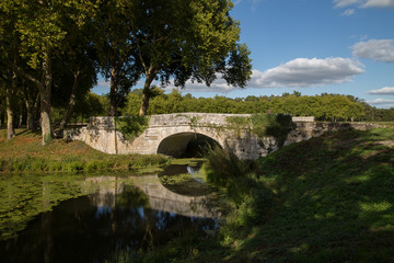 Fototapeta premium Die Brücke im Wasserspiegel