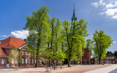 Bad Bevensen Bei der Kirche Frühling entzerrt © Carl-Jürgen Bautsch