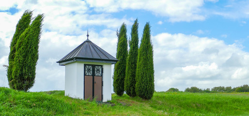 Kleines Häuschen im Grünen