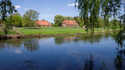 Fototapeta premium Am Fluss bei Bad Bevensen im Frühling HD Format