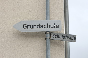 Schild Grundschule, Schulstraße