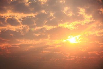 Morning sky See the light from the beautiful sun.