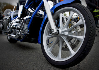 Obraz premium Detailed view of motorbike front wheel with disc break and tire.