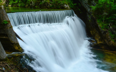Waterfall cascades © ReK