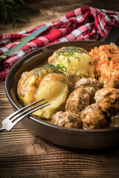 Meatballs and mashed potatoes