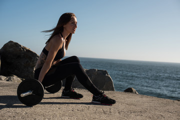 Fit woman lifting weights - Outdoor