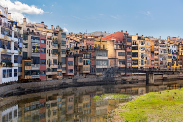 Fototapeta na wymiar Colorful houses in the historical jewish quarter in Girona, Catalonia