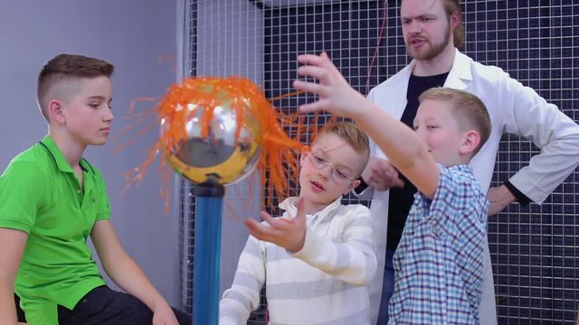 Little boys explores van de graaff generator in scientific museum