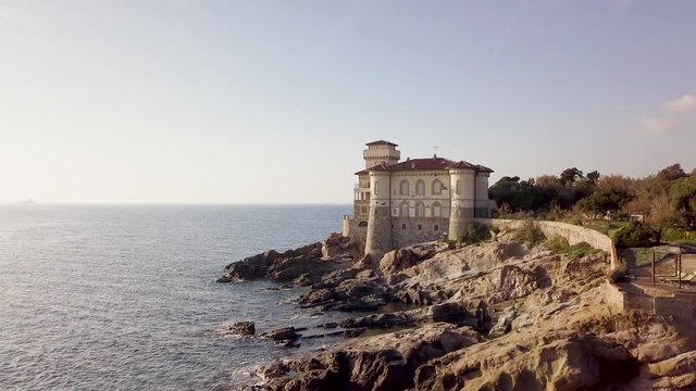 Castello del Boccale in Toscana in riva al mare. Vista aerea con Drone.