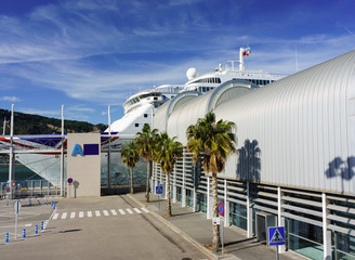 Obraz premium Cruise ship pier, Barcelona
