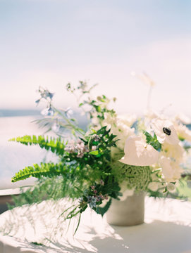 Flowers arranged in a vase on the table 