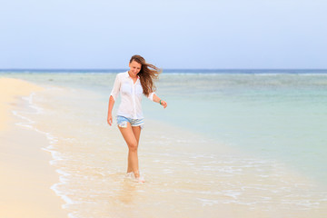 Fototapeta na wymiar Young woman in white shirt enjoying summer vacation.