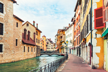 Fototapeta na wymiar Beautiful canal with medieval architecture in Annecy, France.