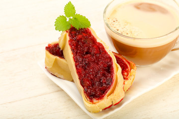 Shtrudel with coffee