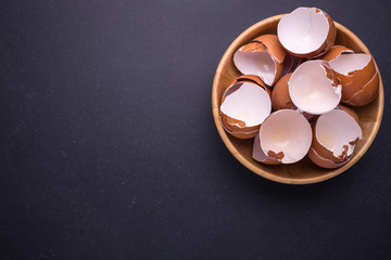 Pile of egg shell in wooden bowl