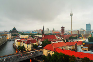 Naklejka premium Aerial view of landmarks in Berlin, Germany during rainy day