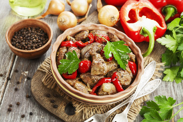 Chicken liver with sweet pepper and tomatoes