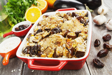 Chicken thigh baked with rice, eggplant and figs