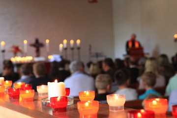 Gottesdienst in der Kirche - obrazy, fototapety, plakaty