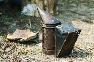 beekeeper smoker with smoke