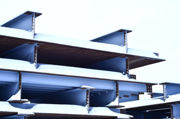Abstraction of the metal supports of the bridge.