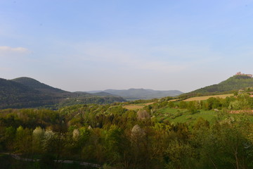 Fototapeta premium Asselstein und Burg Trifels im Pfälzerwald 