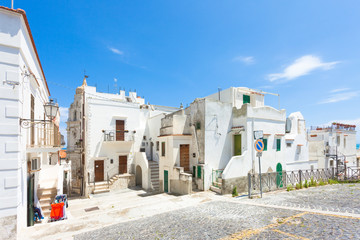 Obraz premium Vieste, Italy - Traditional lifestyle in the historic streets of Vieste