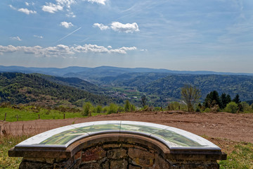 Table d'orientation sur un sommet des Vosges