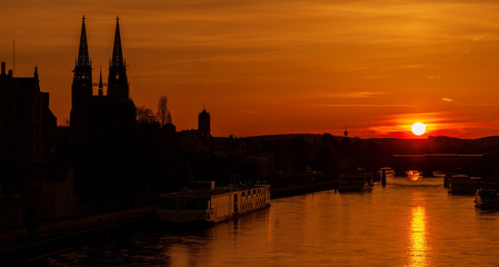 Fototapeta premium Regensburg Sonnenuntergang
