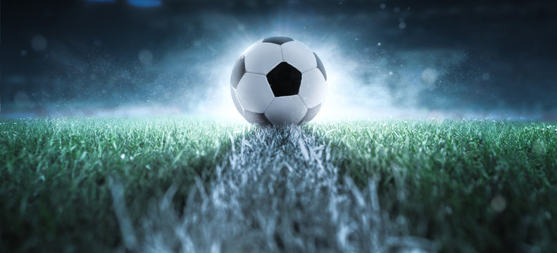 Fototapeta Anstoß - Fußball - Spielfeld