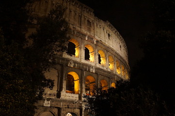 Naklejka premium The Colosseum at night. Rome