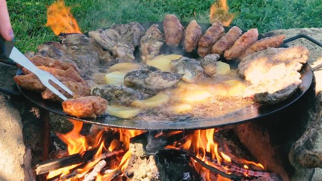 Slow motion of food grilling in a disc grill