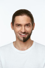 Fototapeta premium Przystojny mężczyzna pół twarzy ogolony