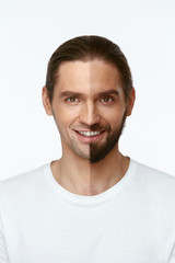 Obraz premium Przystojny mężczyzna pół twarzy ogolony