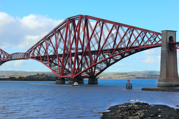 forth railway bridge in scotland