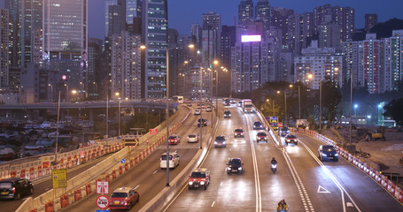 Obraz premium Hong Kong traffic in city at night