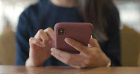 Use of cellphone in restaurant