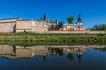 L'église Salwator de Cracovie vue depuis Le Vistule