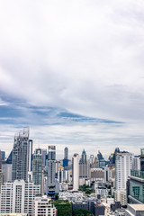 ビル　ブルースカイ　青空　雲　美しい　オフィス　都会　メトロシティー　メガシティー　首都　