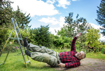 a man falls from a ladder in an accident
