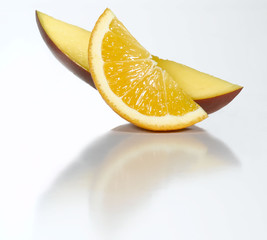 Mango- und Orangenstück